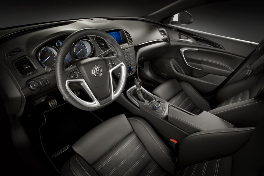 Интерьер Buick Regal GS Concept 2010 года  (фото 2 из 17)